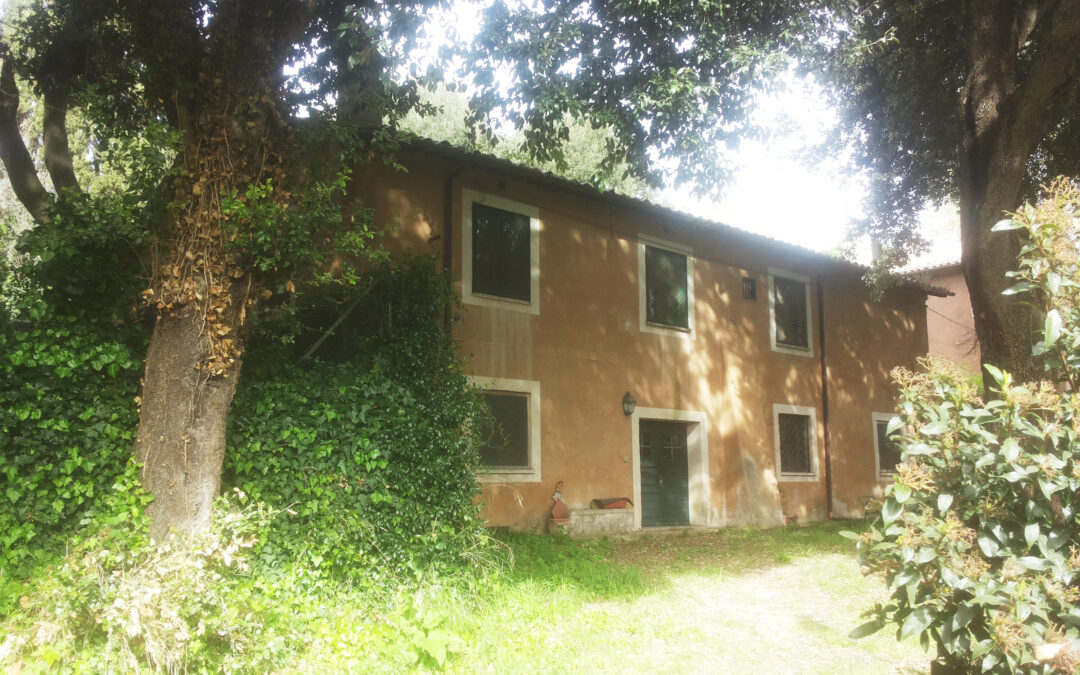 Ristrutturazione di un casale a uso laboratorio produttivo per azienda agricola. Torrimpietra, Roma.